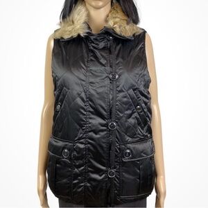 BLK Ralph Lauren Quilted Vest with Button Details.90% Down filling. Collar fur
